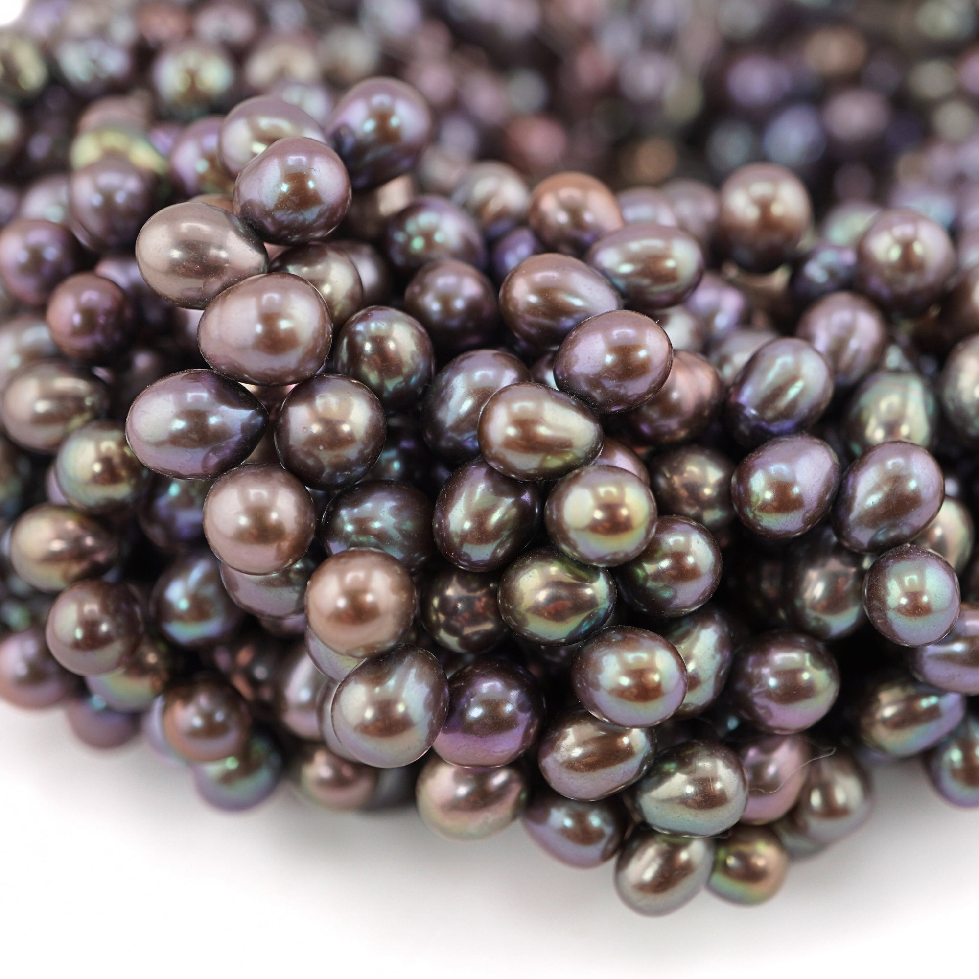 Glossy cultured pearl beads