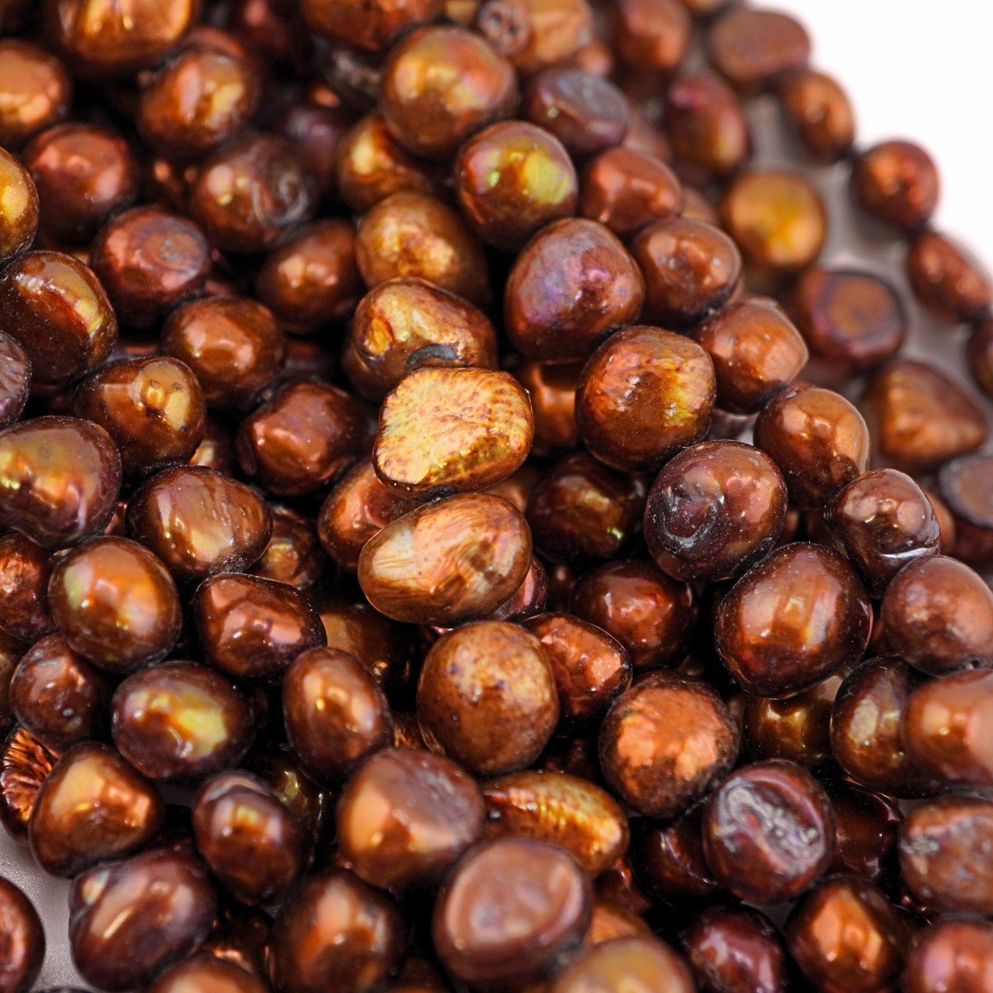 High-quality baroque pearls in chocolate brown

