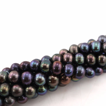 Natural freshwater pearls in peacock tone

