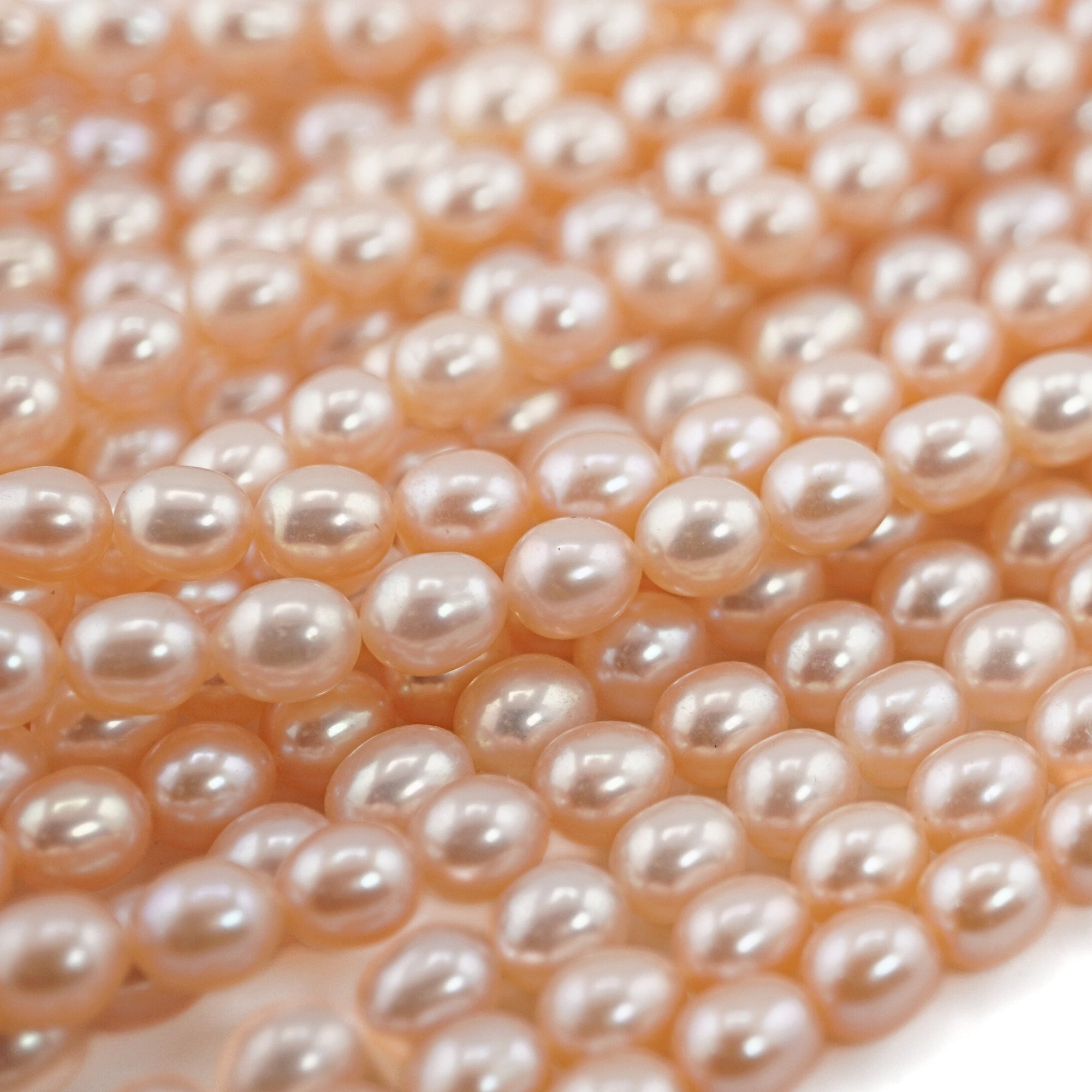 Rice-shaped freshwater pearls

