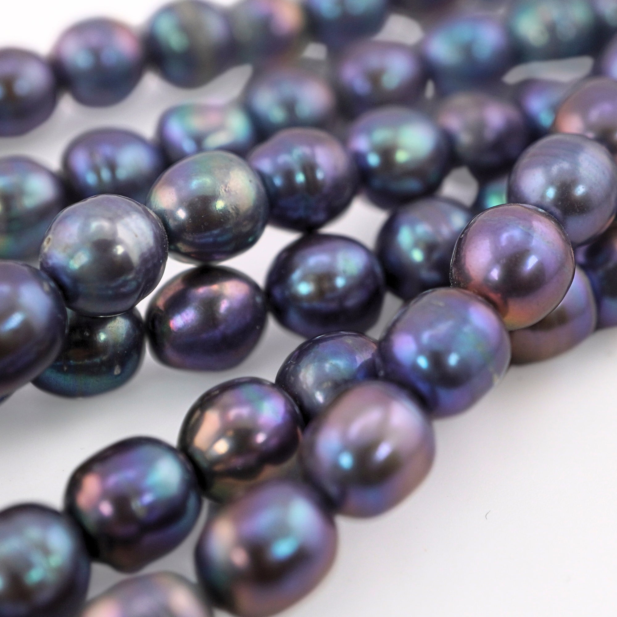Wholesale pearl beads in peacock color


