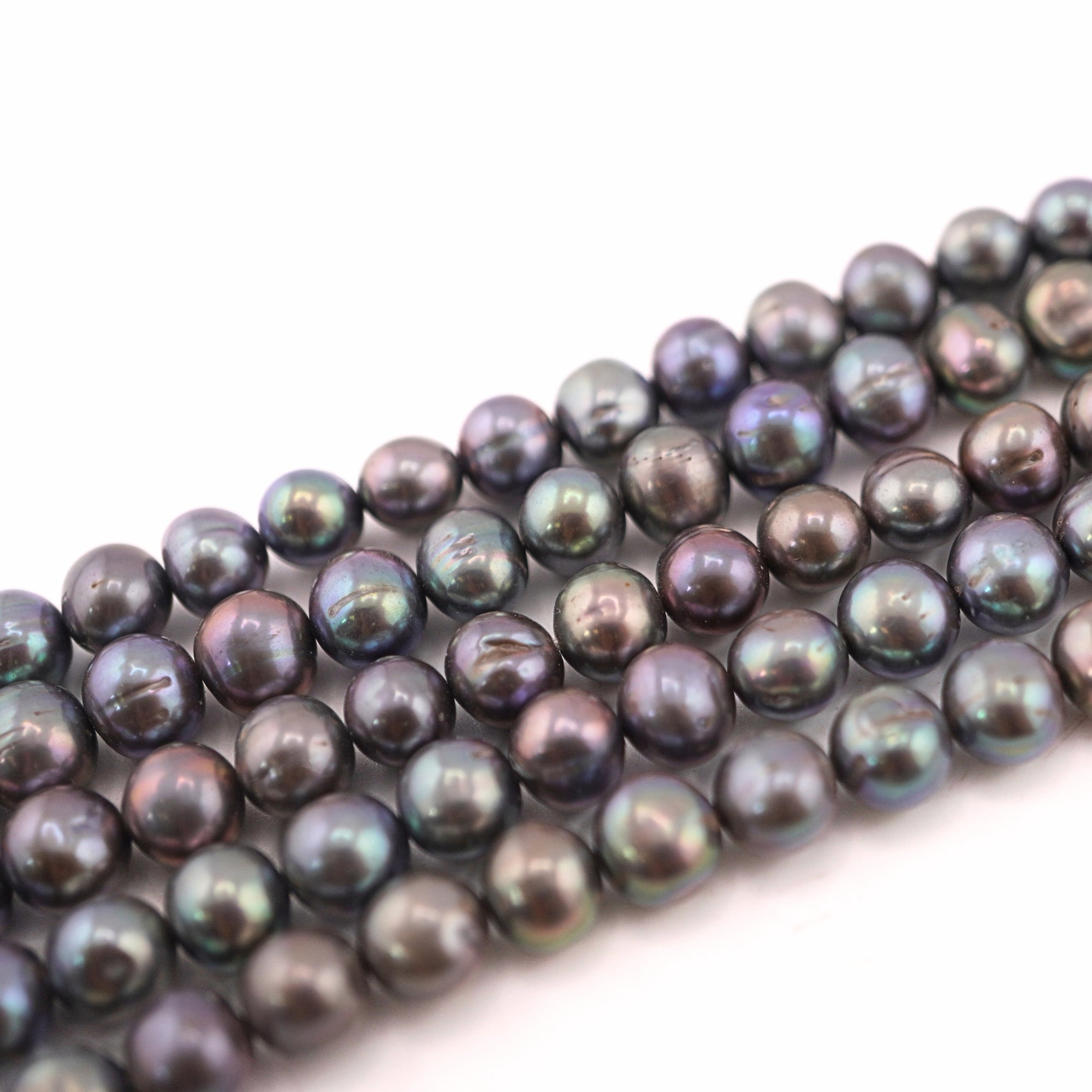 round oval shape peacock pearls

